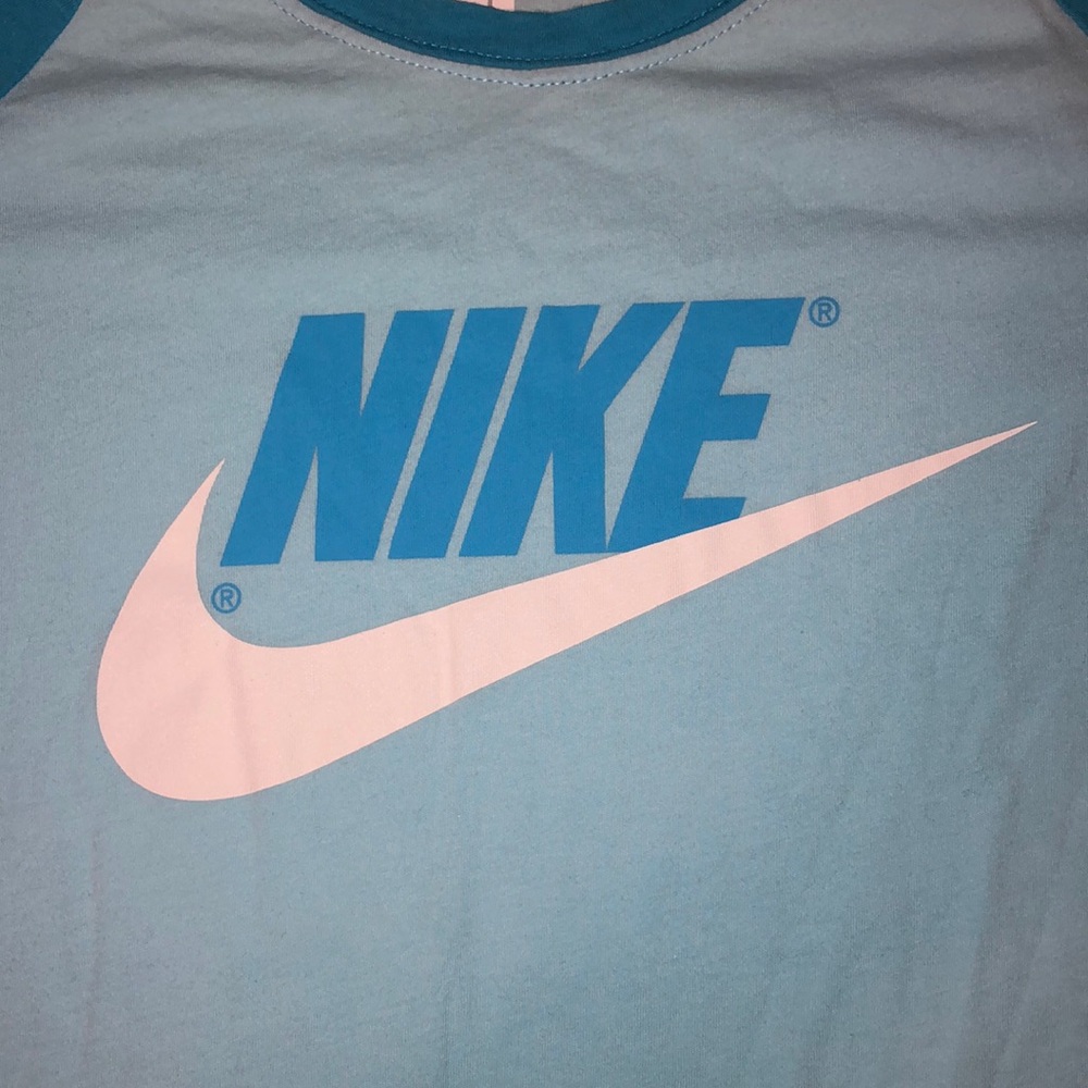 VINTAGE NIKE T-SHIRT